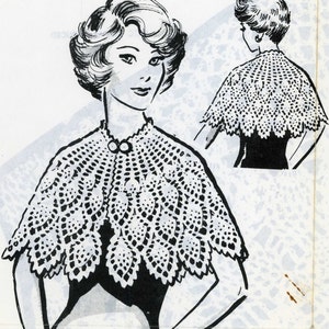 Könnte beinhalten: Eine Schwarzweißillustration eines gehäkelten Spitzen-Schals mit einem gewellten Rand. Der Schal wird von einer Frau mit kurzen, lockigen Haaren getragen.