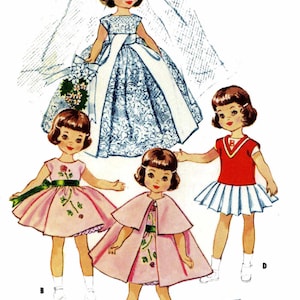 Peut inclure: Une illustration vintage de quatre poupées portant des tenues différentes. La poupée à gauche porte une robe rose avec une ceinture verte et des broderies florales. La poupée au centre porte une robe rose avec une cape et une ceinture verte. La poupée à droite porte une chemise rouge avec une jupe blanche et un col blanc. La poupée à l'arrière porte une robe blanche avec un motif floral bleu et un voile.