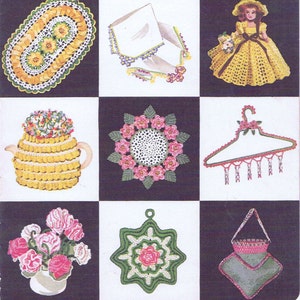 Peut inclure: Une collection de neuf modèles de crochet présentant divers motifs, notamment un chauffe-théière, un napperon, un cintre, une décoration en forme d'étoile, un sac, une poupée et un mouchoir. Les motifs sont tous crochetés en fil blanc, jaune, rose et vert.