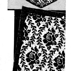 Könnte beinhalten: Schwarz-weißer Teppich mit Blumenmuster. Der Teppich hat einen Rand um den Rand. Der Teppich liegt auf einem hellen Boden.