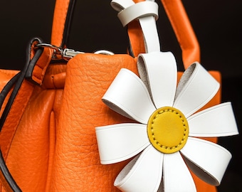 Daisy Flower Bag Charm – 100% Handmade Real Leather Purse Charm – Leather Keychain – Floral Handbag Accessory