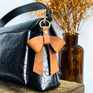 Crazy Horse Leather Bow Keychain – Personalized Droopy Style Keyring, Handmade Purse Charm Gift for Her Crazy Camel