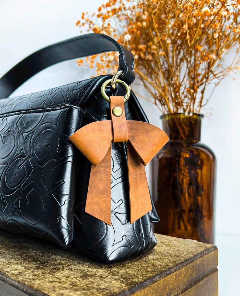 Crazy Horse Leather Bow Keychain – Personalized Droopy Style Keyring, Handmade Purse Charm Gift for Her Crazy Camel