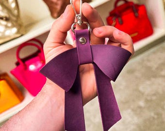 Large Crazy Horse Leather Bow Keychain – Personalized Droopy Style Bag Charm, Handmade Gift for Her, Purse Accessory