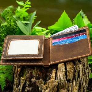 Tarjetero de cuero de tres pliegues - Billetera delgada hecha a mano con iniciales en relieve - Estuche minimalista para tarjetas de presentación - Personalización personalizada