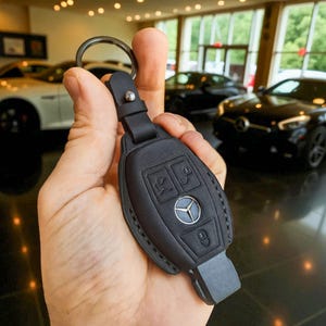 Leren sleutelhoes Mercedes Benz AMG S/E/C 63 – gepersonaliseerde sleutelhangerhoes – handgemaakte autosleutelhouder