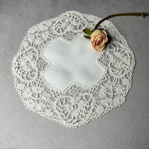 Round Doily with Handmade Lace Early 1900s