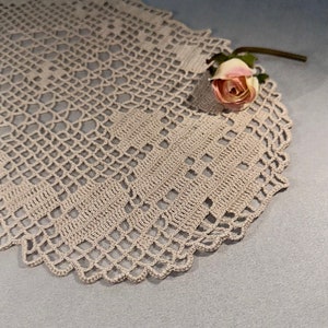 Vintage Round Beige Crochet Dresser Scarf Doily