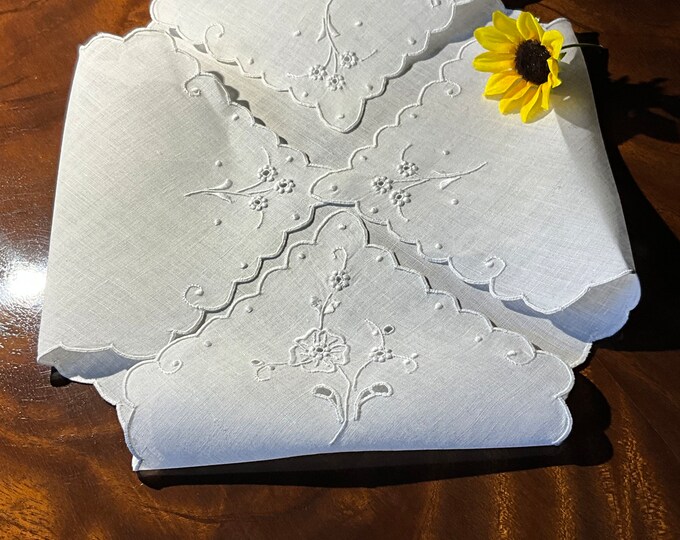 Vintage Bread Basket Linen Hand Embroidered Linen Bread Basket Liner