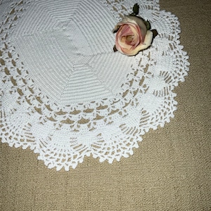 Vintage Oval Crochet Dresser Scarf Doily