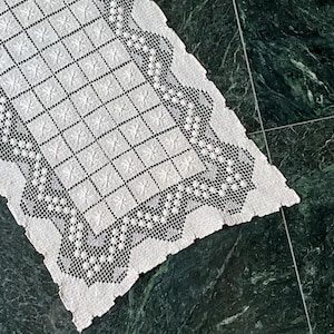 Vintage Dresser Scarf or Runner Filet Lace