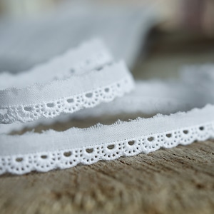 3/16&quot; Scallop Edging Swiss Embroidered Trim White Cotton Edging by the yard 64530