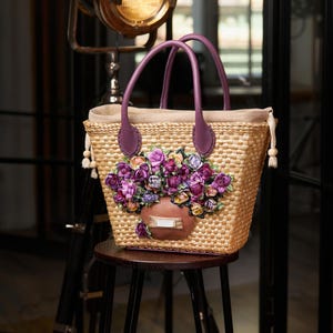 Strozak met bloemen - Handgemaakte Boho Tote - Milieuvriendelijke strandtas met leren handvatten en leren bodem