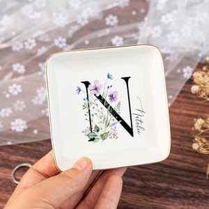 Plato para anillos con inicial personalizada, plato para anillos de boda, regalos para novias, soporte para pendientes, regalo para amigas, plato para joyas con letras, regalos de compromiso
