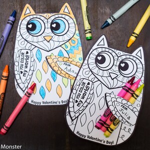 Coruja para colorir página dos namorados com suporte para giz de cera. Bonito e exclusivo coruja floresta para impressão DIY cartões de lápis de cor dos namorados atividade em sala de aula