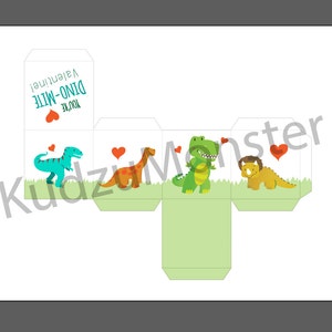 Puede incluir: Tarjeta de San Valent&iacute;n imprimible con tem&aacute;tica de dinosaurios. La tarjeta tiene forma de cubo y presenta diferentes dinosaurios con corazones. El texto de la tarjeta dice "You're Dino-mite Valentine!"