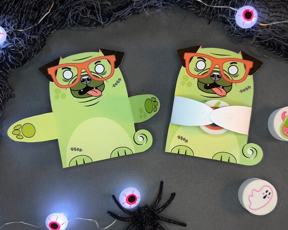 Zombie Pug Halloween Hugger for individually wrapped candy or small toys - Printable DIY Dog Halloween party favor - Trick or Treat Zombie Pug Halloween Hugger for individually wrapped candy or small toys - Printable DIY Dog Halloween party favor - Trick or Treat
