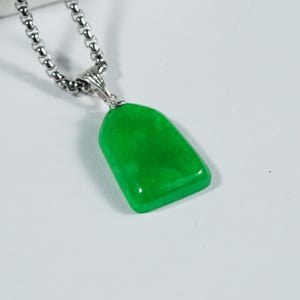 Alma Monster Hunter Wilds Cosplay - Inspired Green Jade Necklace – Handmade Monster Hunter Wilds Pendant – Cosplay Jewelry Gift for RPG Fans