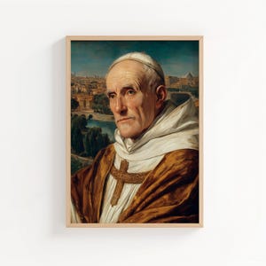 Könnte beinhalten: Gerahmtes Porträt eines Mannes in religiöser Kleidung. Der Mann hat eine Glatze und trägt eine weiße Kappe, einen weißen Kragen und eine braune Robe mit einem goldenen Kreuz. Der Hintergrund zeigt eine Stadtlandschaft mit Fluss und Bäumen.