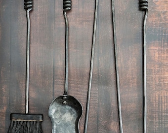 Handgemachte geschmiedete Eisen Fireside Werkzeug-Set, Spiralgriffe, Wand montiert