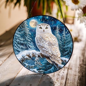 Snowy Owl Glass Suncatcher – Winter Forest Stained Glass Window Hanging, Moonlit Owl Art Panel, Nature Decor, Animal Lover Gift