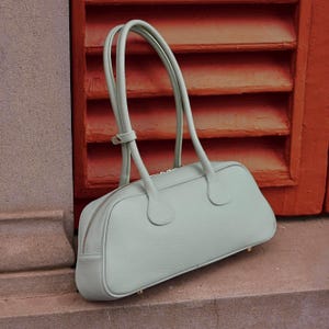 Élégant sac à main en cuir italien sous les bras en vert menthe pastel : sac à main à bandoulière fabriqué à la main pour femme