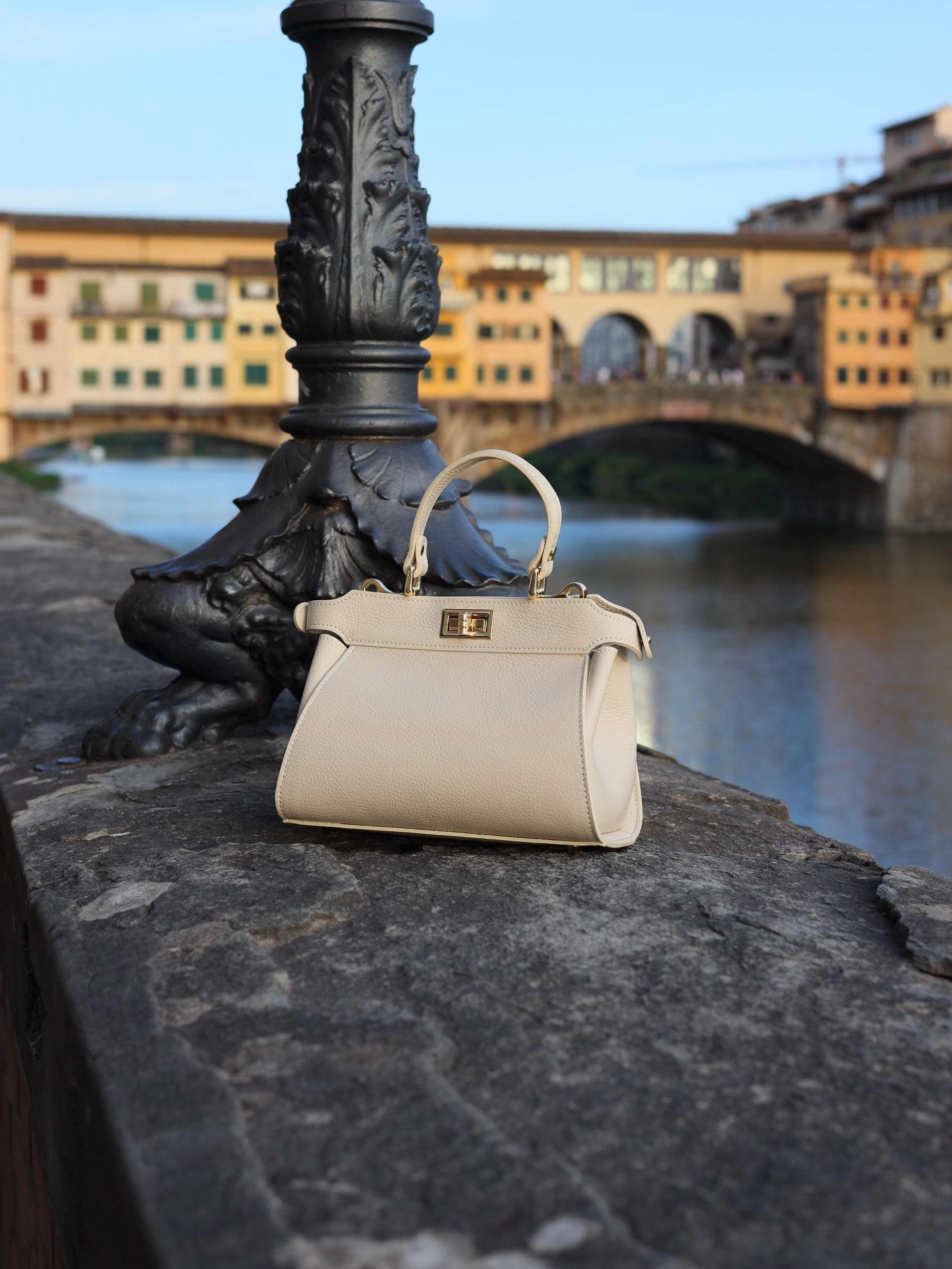 Elegant Italian Leather Crossbody Handbag: Handcrafted Top Handle Shoulder Purse for Women