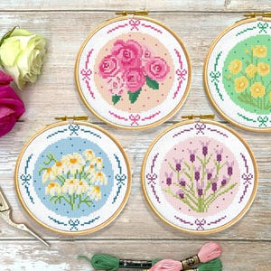 Bundel zomerbloemen kruissteekpatroon: directe pdf-download grafieken voor beginnersvriendelijke minihoepelprojecten