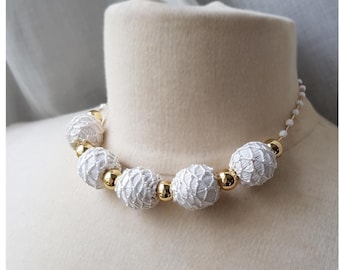 Collier ras du cou perles blanches résille vintage, Bijou original pour elle