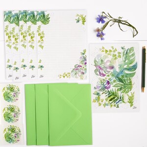 Juego de papelería con ilustración de acuarela de plantas tropicales verdes con sobre y pegatinas