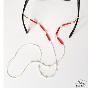 Chaîne de lunettes perles de verre tube rouge et blanches, Paillettes vintage, Collier chaîne fait main, Cadeau pour elle image 1
