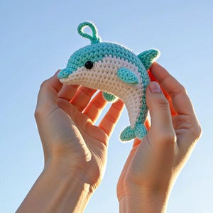 Patrón de amigurumi de delfín en PDF, patrón de llavero de delfín, animal marino de crochet, lindo delfín de peluche, juguete de crochet fácil, descarga digital