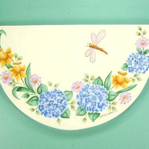 Dragonfly Scene #685, Summer Garden with Dragonfly, Daffodil, Hydrangeas, Wildlife In Color, Quality Artist & Craftsman