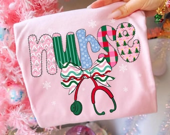 Image PNG d'infirmière de Noël, infirmière preppy pour les fêtes, sublimation