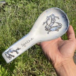 Personalized Ceramic Spoon Rest Custom Name White Glazed Spoon Holder Hand Painted Crab Design Ceramic Utensil Rest Kitchen Gift
