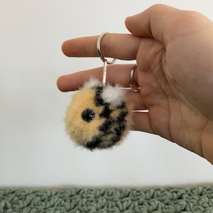 Handmade Crochet Mini Fuzzy Bee Keychain Plushie – Soft Amigurumi Bumblebee Toy, Kawaii Gift or Keychain Buddy