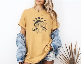 Mystische Pilz Mond Phase Natur Shirt, Comfort Colors® Celestial Botanical Graphic Tee