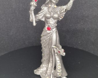 Figura vintage de peltre de Ral Partha – Reina Hechicera Dragón, 1988 (por Stefano Tofano)