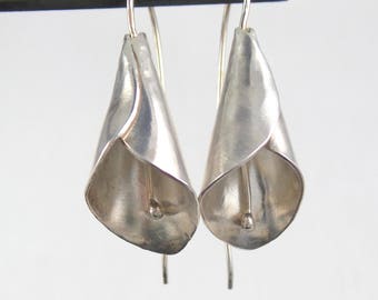 Cala Lily flowers in sterling silver earrings