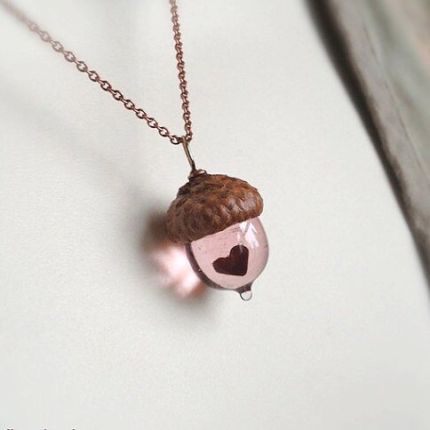 Glass Acorn Necklace: Mini Pink Peter Pan Kiss with Heart by Bullseye…