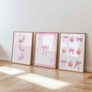 Trendy Pink Schleifen Wand Kunst 3er-Set, Preppy College Dekor, Aquarell Schleifen Drucke, Kokette Raumdekoration, Girly Wandkunst für stilvolle Interieurs