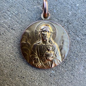 Grand pendentif médaille déco religieuse sacrée sacré-cœur de Jésus en or français vintage antique