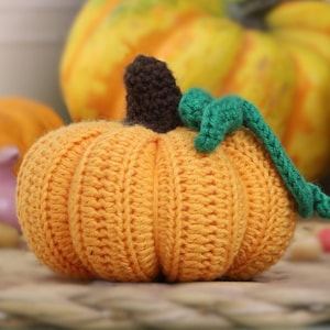 Pumpkin Amigurumi Crochet Pattern - Easy and Fun Halloween Decor for Unique Fall Projects and Handmade Gifts for a Cozy Autumn Celebration