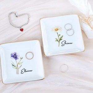 Custom Birth Flower Trinket Dish, Flower Ring Dish, Jewelry Dish Gift for Friend, Wedding Bridesmaid Gift, Birthflower Gift, Custom Birthday