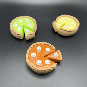 Pie fridge magnet, 3D magnets, tiny pie magnets, handmade, gift for home, cute kitchen decor