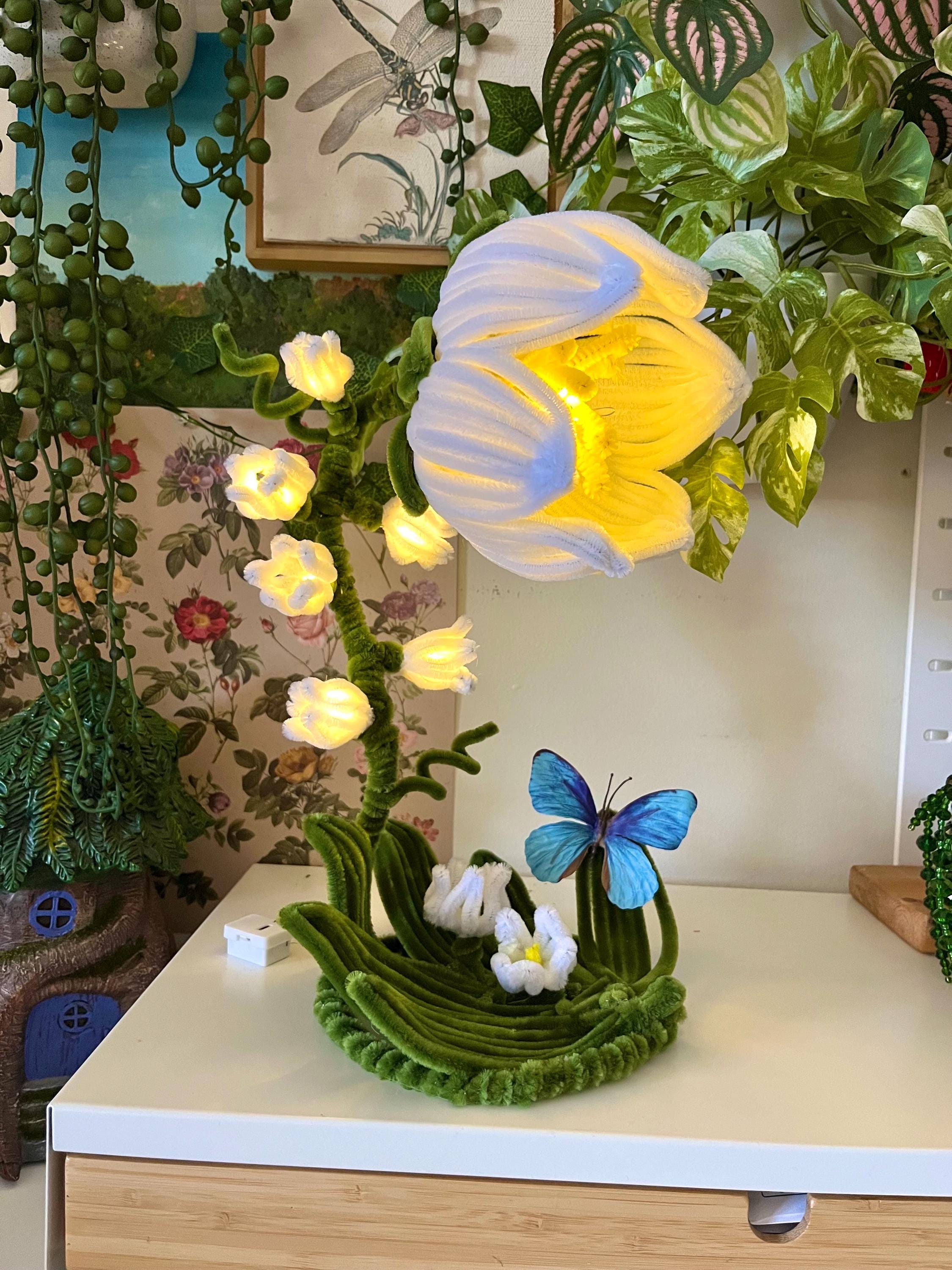 Tiffanys lily lamp - Etsy 日本 スペイン製 サイドテーブル フラワー 