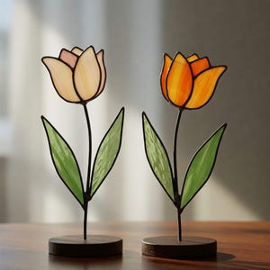 Stained Glass Tulip Decor, Standing Floral Stained Glass, Spring Floral Art, DIY Stained Glass, Handmade Botanical Gift, Gift for mom