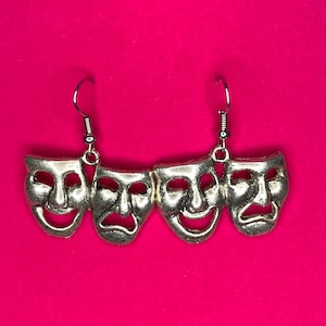 Örhängen i silver med mask för komedi och tragedi, symbol för antikens grekisk teater, Thalia och Melpomene, handgjorda smycken, öronkrokar i metall med fiskkrok