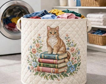 猫と本柄のキルティングランドリーバスケット、本好きのための布製収納ボックス、コテージコア風ランドリーハンパー、猫好きのためのホームデコレーションギフト