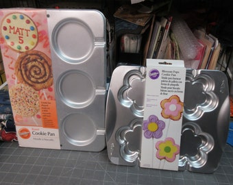 Wilton Cookie pans - Choose from Round Cookie Treat 4 cavaties 2105-8105 or Flower Bloosom Pops 2105-0539 both new